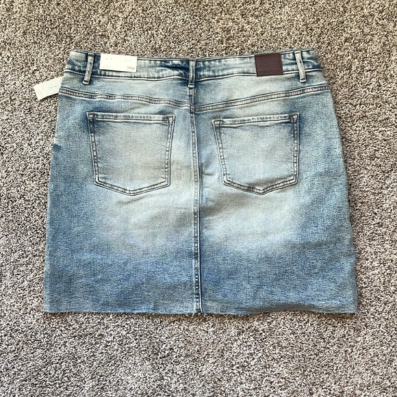 NWT Maurice’s Vintage High Rise Light Wash Frayed Hem Denim Skirt 14 - Picture 6 of 8